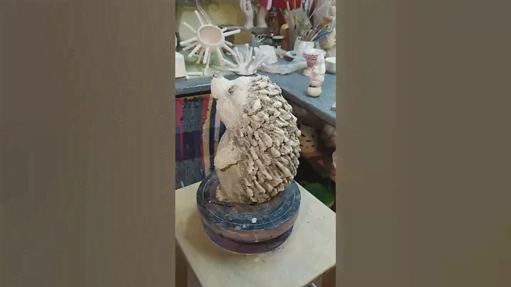 Ежик из керамики.